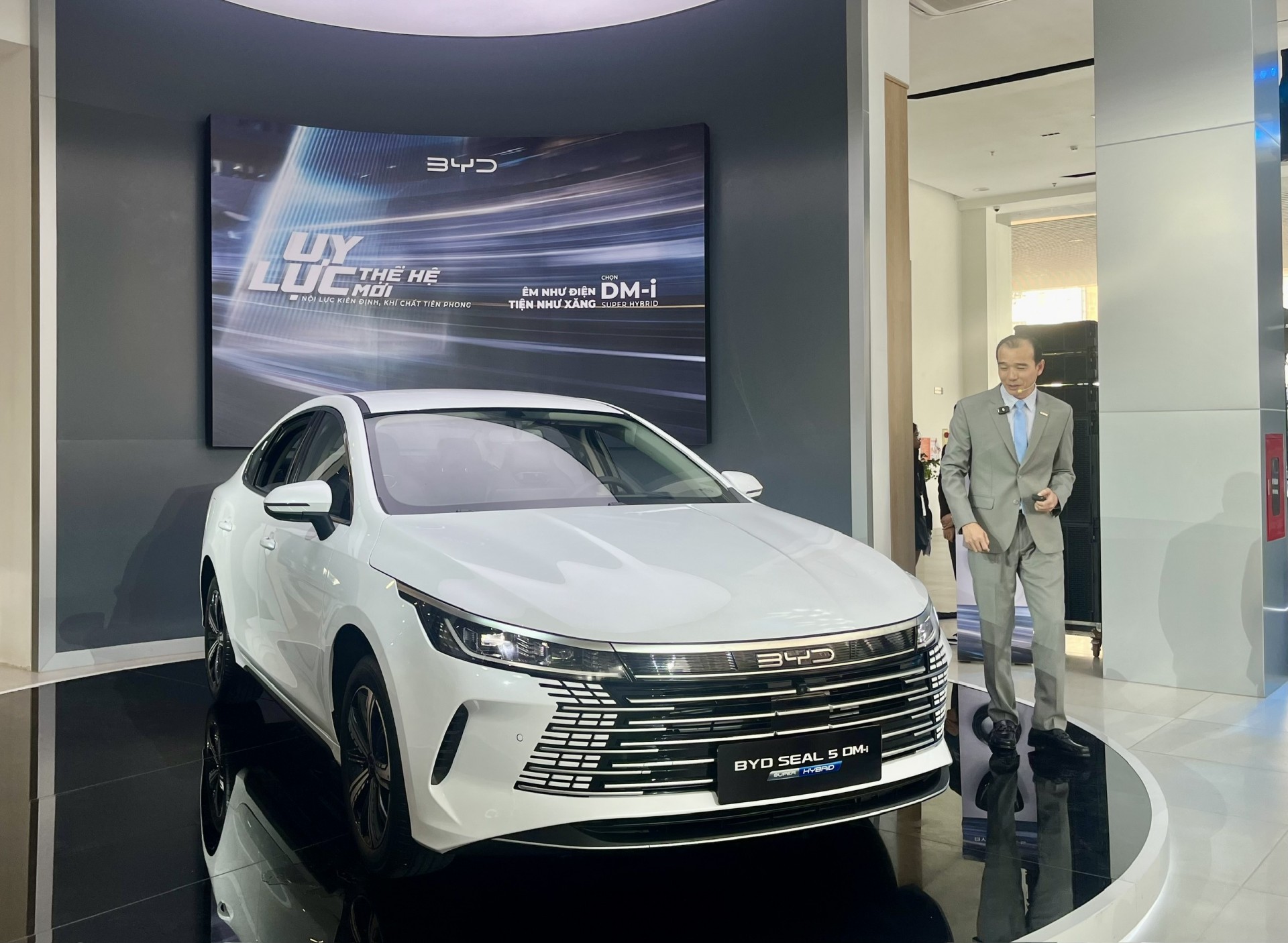 Bãi xe Hoàng Quân ở Phú Cường gần sân bay Nội Bài